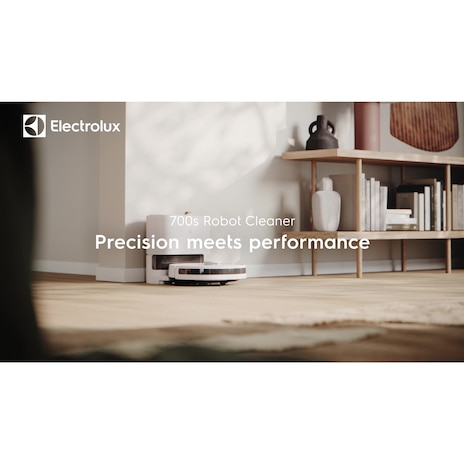 700 with Emptying Station robot vacuum cleaner