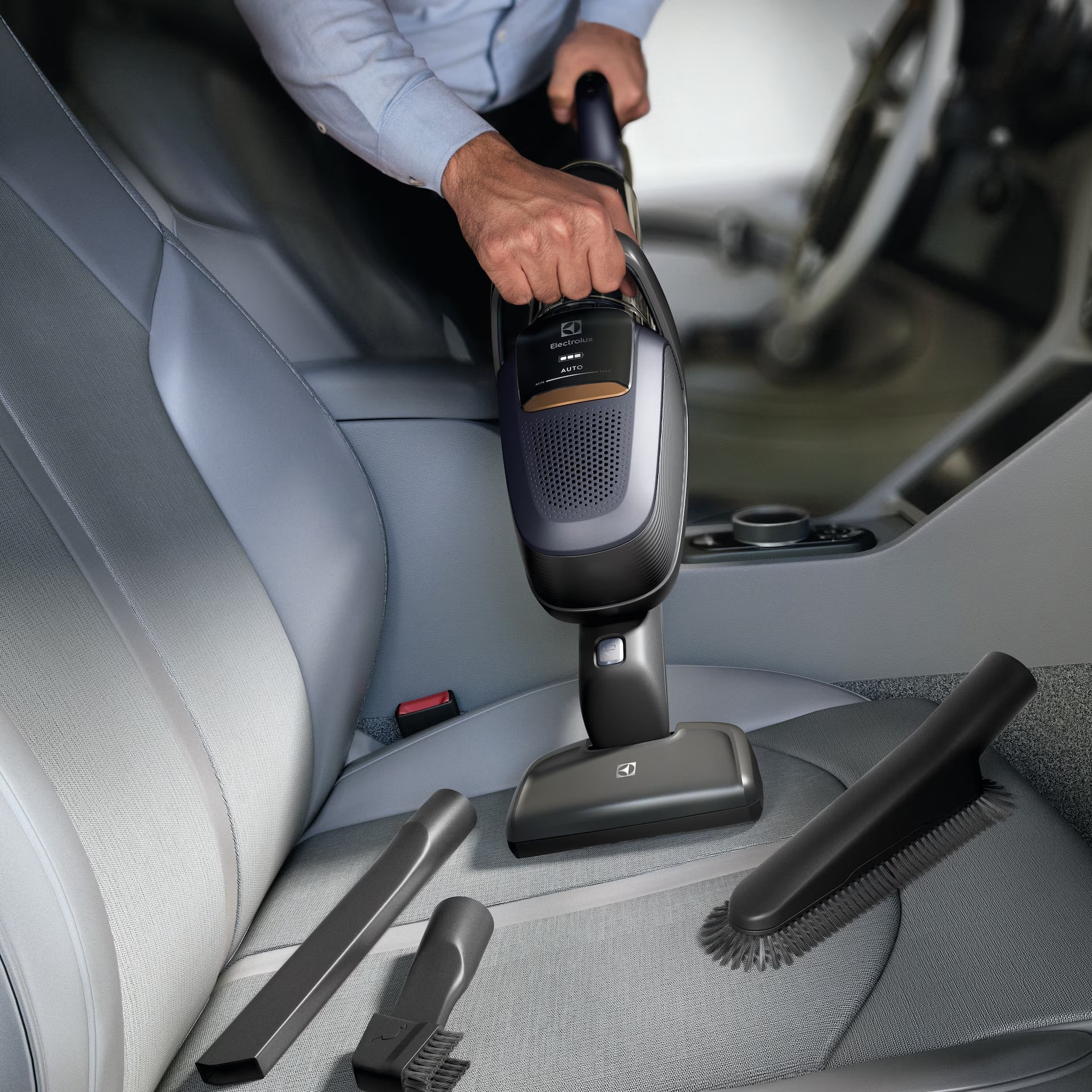 how-to-clean-car-with-vacuum-cleaner-1