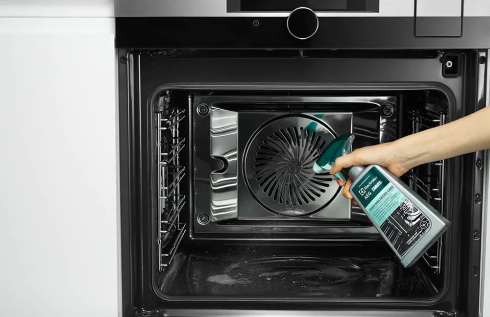 How to keep oven clean