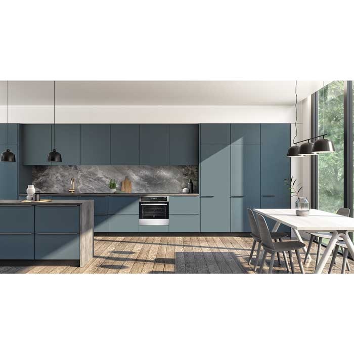 60cm UltimateTaste 900 builtin single oven with 77L capacity EOB8857AAX