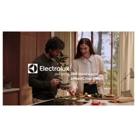 60cm 700 MealAssist SteamCrisp built-in single steam oven with 72L capacity