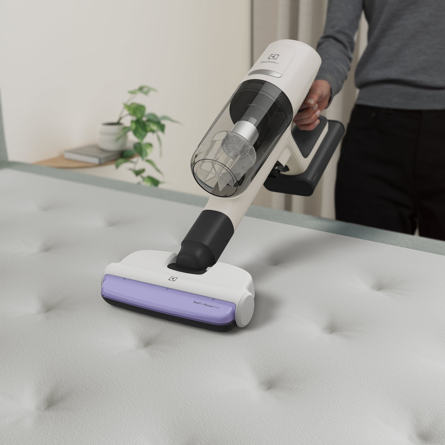 UltimateHome 900 150AW cordless vacuum cleaner EFP91814WH