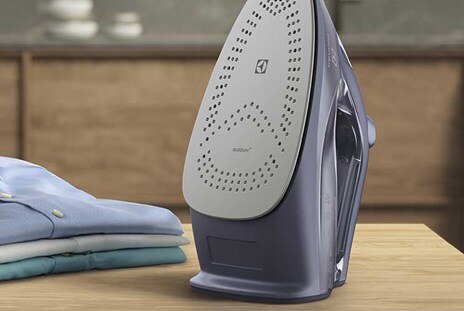 2500W UltimateCare 500 steam iron - E6SI3-62MN | Electrolux Singapore