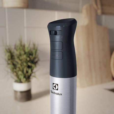 400 watt UltimateTaste 500 hand blender with variable speeds